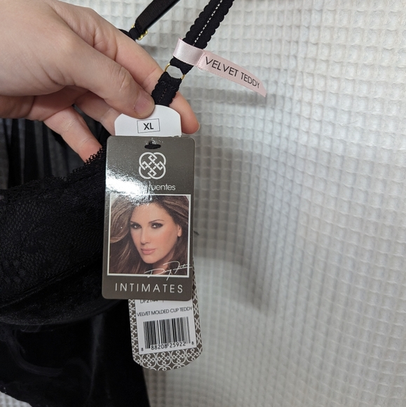 Daisy Fuentes Velvet Teddy - Picture 3 of 7